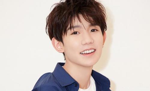 王源吸烟后登央视新闻联播 王源微博半年三次道歉积极认错