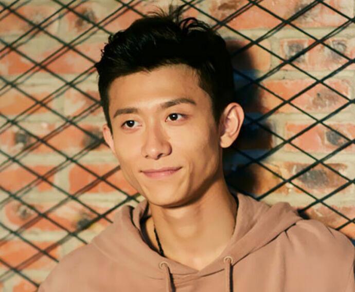 张一山挑战鱼罐头 张一山吃鲱鱼罐头视频曝光隔着屏幕都有味道了