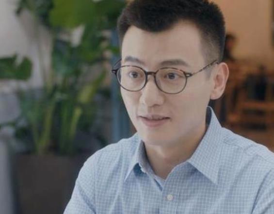 安家电视剧季明亮真的喜欢朱闪闪吗？他是个骗子吗？