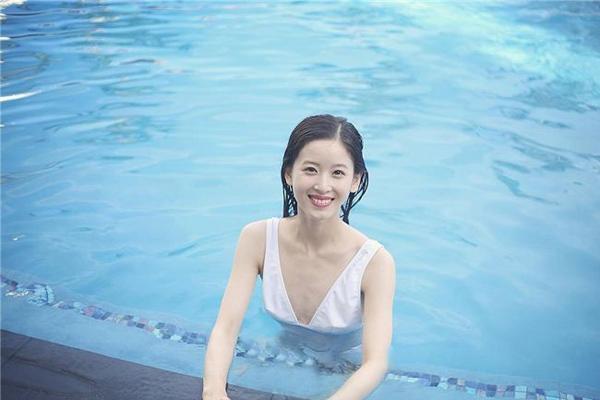 章泽天发文为自己庆生感谢女儿礼物 和老公刘强东婚变未收祝福