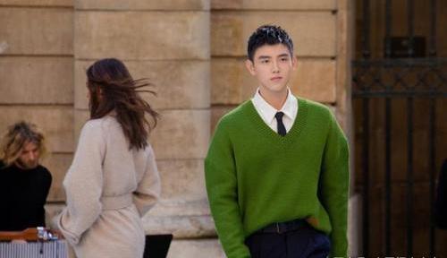 陈飞宇走秀牛油果绿毛衣吸睛 陈飞宇点赞王一博事件经过解决方式