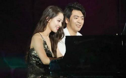 郎朗没帮老婆拿行李引网友热议不绅士 郎朗回应得体获大家称赞