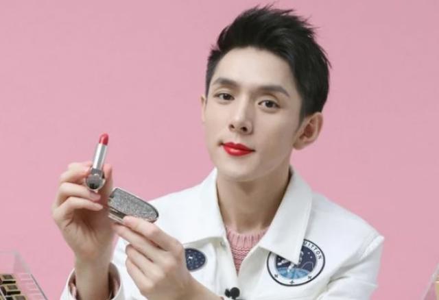 李佳琦怎么消失了 李佳琦被停播原因和tanke整治无关