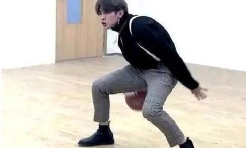 蔡徐坤打篮球是什么梗 蔡徐坤粉丝退B站是什么原因