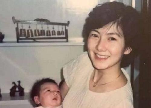 程晓玥母亲去世后首发文悼念母亲 获网友鼓励希望早日平复心情