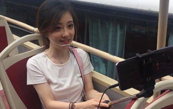 冯提莫整容前后大对比 年轻时照片和现在差别不大