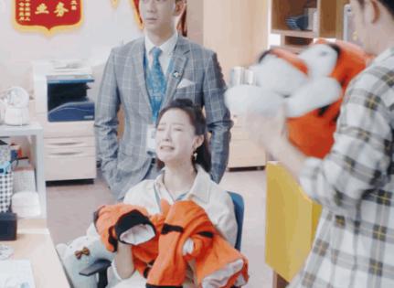 安家朱闪闪扮演者是谁 两年未开单为何没有被辞退？