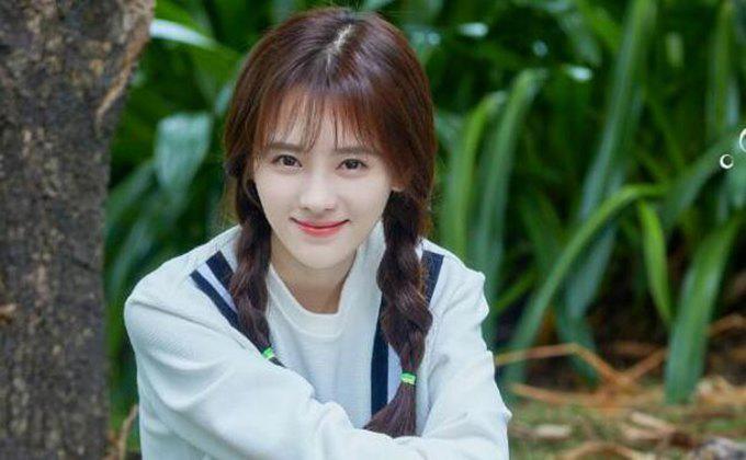 鞠婧祎怎么念四千年美女称号怎么来的 鞠婧祎整容出道照片对比