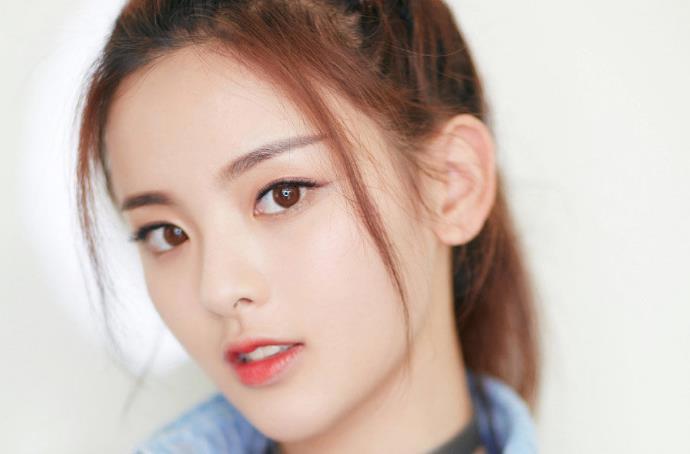 杨超越谈外界评价 视频曝光杨超越回应外界评价说了什么太心酸