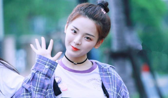 杨超越谈外界评价 视频曝光杨超越回应外界评价说了什么太心酸