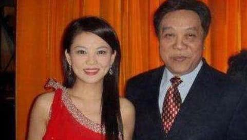 赵忠祥的现任妻子是谁？夫妻生活揭秘