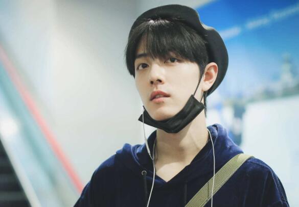 肖战被私生饭摸手 私生饭不是饭关注作品远离生活