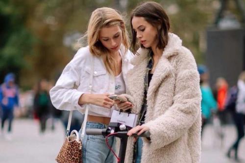 一句话试探男生喜不喜欢你 看看他对你有心否