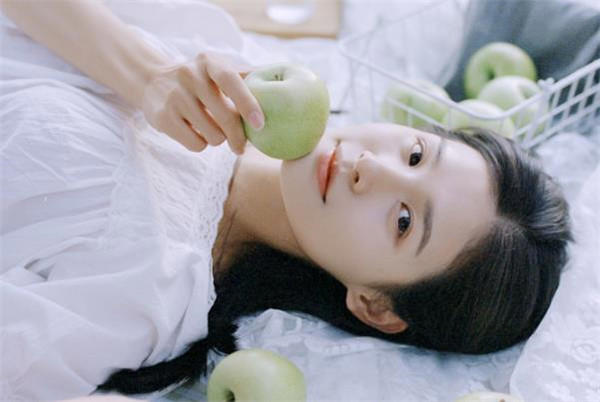 秀恩爱的短句8个字笑话 我的未来，与你同在