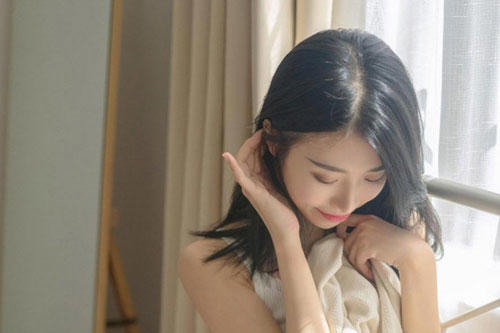 男生突然把持不住的八个行为 真是撩人的小妖精