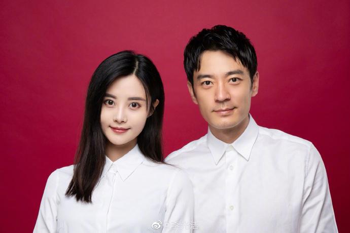 李光洁宣布结婚-李光洁微博晒出和妻子隋雨蒙结婚照大撒狗粮