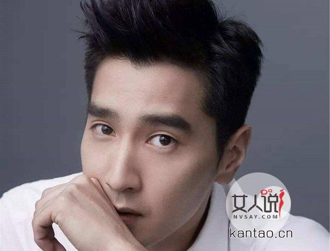 赵又廷接机高圆圆 机场大秀恩爱撒甜蜜狗粮