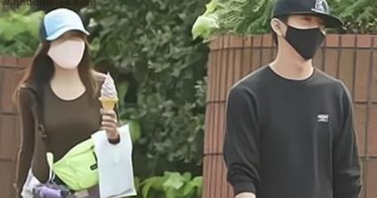 工藤静香给木村拓哉买冰淇淋 这是什么神仙爱情啊