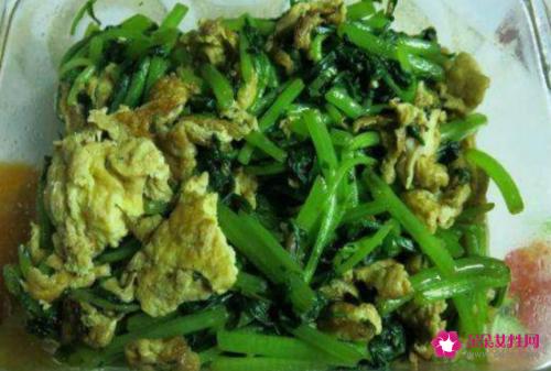 茼蒿炒鸡蛋的做法