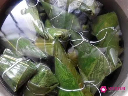 煮熟粽子的方法与步骤