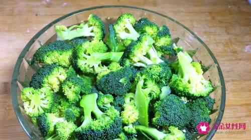 西兰花素炒做法