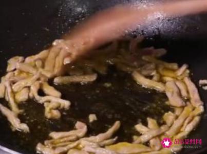肉丝炒胡萝卜丝的做法