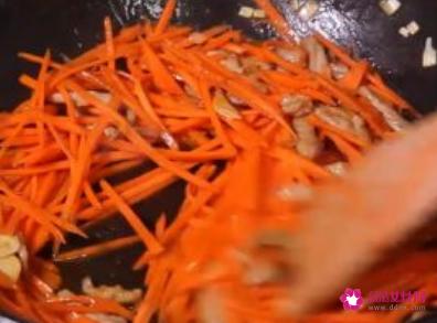 肉丝炒胡萝卜丝的做法