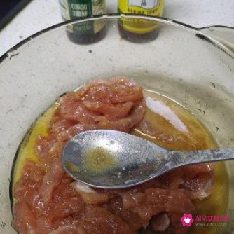 肉丝炒胡萝卜丝的做法