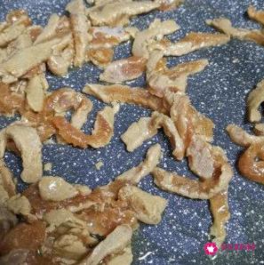 肉丝炒胡萝卜丝的做法