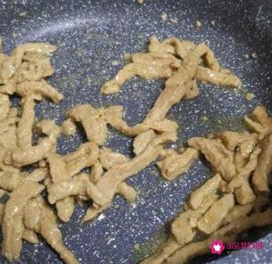 肉丝炒胡萝卜丝的做法