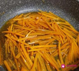 肉丝炒胡萝卜丝的做法