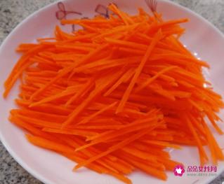 肉丝炒胡萝卜丝的做法