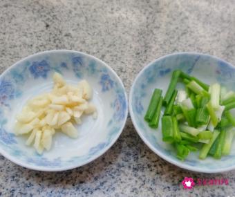 肉丝炒胡萝卜丝的做法