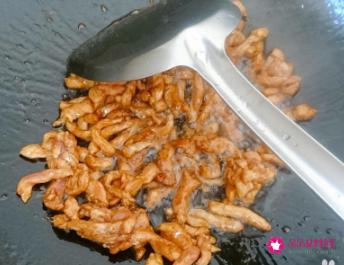 肉丝炒胡萝卜丝的做法