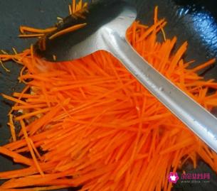 肉丝炒胡萝卜丝的做法