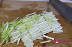 韭黄炒鸡蛋的做法