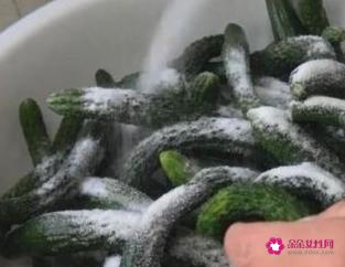 黄瓜腌制方法和配方