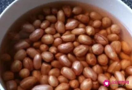 五香卤花生的做法