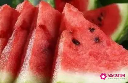 桃子与西瓜一起吃会中毒吗