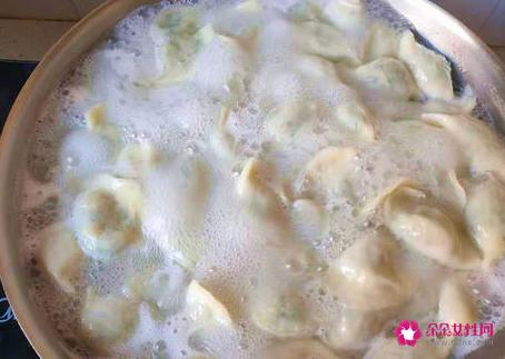 下水饺用冷水还是热水好