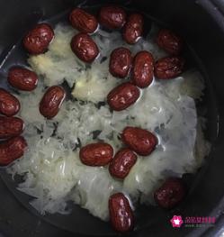 银耳红枣汤的做法