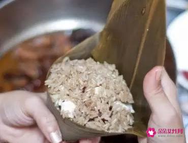 怎么包粽子详细步骤