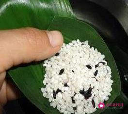 怎么包粽子详细步骤