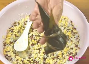 怎么包粽子详细步骤