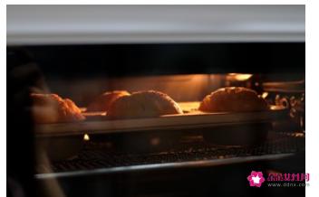 烤箱制作蛋糕的方法与步骤