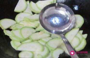 西葫芦怎样炒着吃才好吃