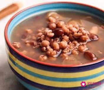 女性手脚冰凉是因为什么