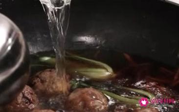 红烧狮子头的做法正宗的做法