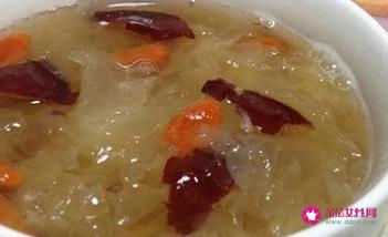 银耳红枣汤什么功效