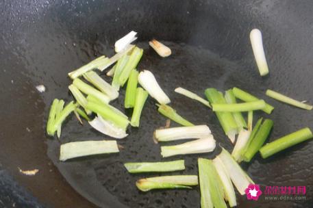 角瓜炒鸡蛋的做法